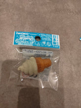 Load image into Gallery viewer, Gomme de bureau ludique Iwako en forme de cornet de glace italienne à la vanille blanche