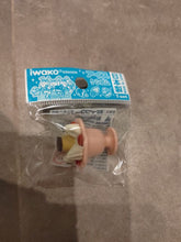 Load image into Gallery viewer, Gomme de collection Iwako représentant un somptueux parfait glacé dans sa coupe rose translucide avec détails de fruits