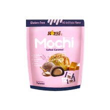 Load image into Gallery viewer, Vue de face du paquet de mochis parfum caramel au beurre salé Royal Family, mention sans gluten et sans arôme artificiel