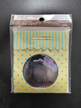 Charger l'image dans la galerie, Avant de l'emballage jaune rayé du sachet d'autocollants Flake Seal amifa montrant des mini-cadres à l'intérieur