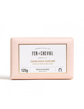 Charger l'image dans la galerie, SAVON DOUX PARFUMÉ PÉTALES DE ROSE 125G