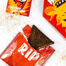 Charger l'image dans la galerie, HOT CHIP CHALLENGE ou "Chips la plus piquante au monde" challenge