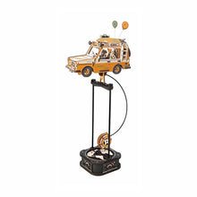 Charger l'image dans la galerie, ROKR Road Tripper - 4×4 en bois en équilibre sur son socle à balancier
