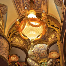 Load image into Gallery viewer, Rolife Library of Wonders - Détail des colonnes et du vitrail
