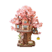Load image into Gallery viewer, Rolife Sakura Tree House - Maison dans son cerisier en fleurs, vue d'ensemble
