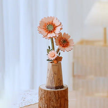 Charger l'image dans la galerie, Rowood Light Orange Gerbera - Fleurs en bois présentées dans leur pot
