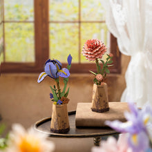 Load image into Gallery viewer, Rowood Purple Iris - Fleur en bois dans son pot en carton
