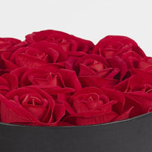 Load image into Gallery viewer, Boîte De 12 Roses Rouges Artificielles
