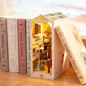 DIY Book Nook 3D - Sunshine Town (ROLIFE)