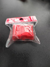 Load image into Gallery viewer, Gomme japonaise Iwako en forme de camion de pompier rouge vue de face.
