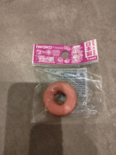 Load image into Gallery viewer, Gomme japonaise miniature Iwako donut avec nappage rose à la fraise
