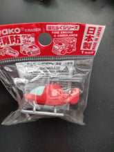 Load image into Gallery viewer, Gomme japonaise Iwako en forme d'hélicoptère rouge dans son emballage plastique transparent.
