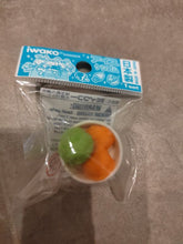 Load image into Gallery viewer, Gomme japonaise fantaisie Iwako en forme de pot de glace blanc garni de deux boules de glace verte et orange
