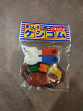 Load image into Gallery viewer, Gomme japonaise puzzle Iwako représentant un set de repas Teppanyaki avec steak, légumes et couverts mignons
