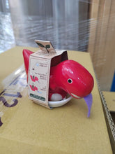 Charger l'image dans la galerie, Kit de culture dinosaure rouge en céramique Green Zaurus buvant de l'eau avec sa langue en feutre violette
