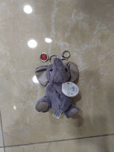 Load image into Gallery viewer, Porte-clés en forme de petit éléphant en peluche grise, vue de face avec étiquette visible
