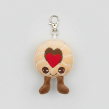 Load image into Gallery viewer, Porte-clés Peluche KeelEco Sablé à la Confiture 12 cm
