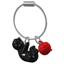 Load image into Gallery viewer, Cat keychain and ball of wool - black (METALMORPHOSE)
