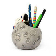 Load image into Gallery viewer, Desk friends pencil holder - Space

