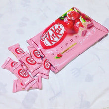 Load image into Gallery viewer, Mini Raspberry Kit Kat (135g)
